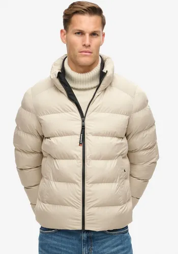 Superdry Steppjacke SPORTS PUFFER JACKET - Stylische Steppjacke von Superdry, ideal für kühle Tage. Leicht und bequem, mit praktischen Taschen. Perfekt kombinierbar für lässige oder schicke Outfits.