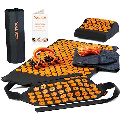 Xalics Akupressurmatte mit Kissen | das Akupressur Set gegen Verspannungen | Massage Matte Massageball Massagegerät | als perfektes Akupressur Wellness Set für Frauen und Männer