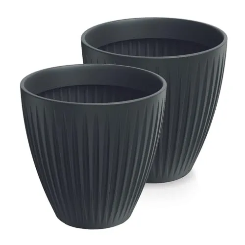 Kreher Pflanzkübel 'LATIA', rund in Anthrazit (2er Set) - Der Kreher® Pflanzkübel 'LATIA' vereint elegantes Design mit praktischer Funktionalität. Aus robustem, witterungsbeständigem Kunststoff gefertigt, ist er perfekt für Innen- und Außenbereiche geeignet.