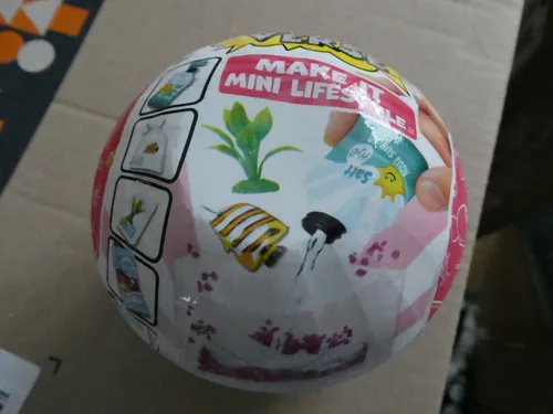 MGA ENTERTAINMENT Kreativset s Miniverse-Mini Lifestyle - 24 Minis zum Sammeln, inklusive Regal und kreative Dekorationsmöglichkeiten für Kinder ab 8 Jahren