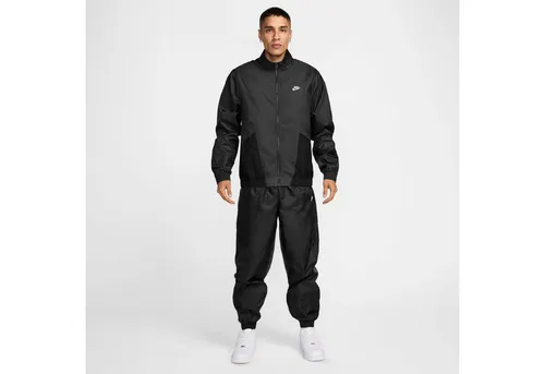 NIKE Herren Sportanzug Club - Klassischer Trainingsanzug - Sportbekleidung im Club-Style, 2-teiliges Set aus gewebtem Taftmaterial, das Komfort und Stil vereint.