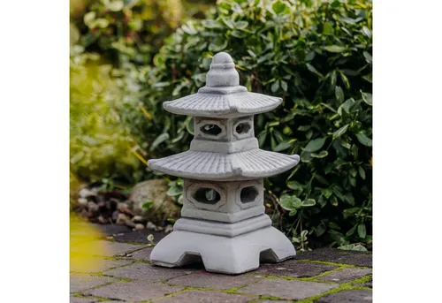 Gartenfigur Japanische Pagode mit Steinlaterne, H. 40 cm von gartendekoparadies