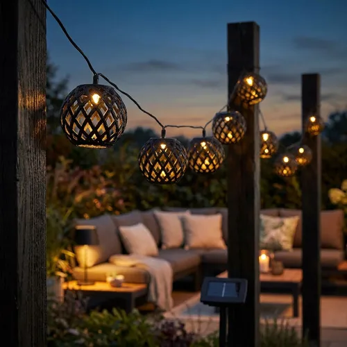 Solarleuchte Lichterkette 410 cm mit Flammen-Effekt - Dekorative Solarleuchte für den Außenbereich, 410 cm lang, mit warmweißem LED-Licht und Dämmerungssensor. Wetterfest und ideal für stimmungsvolle Balkondekoration.