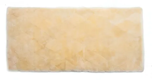 Matratzenauflage MED-BETT-P 70x140cm aus Lammfell - Hochwertige medizinische Bettauflage aus 100% Merino-Lammfell, bietet optimalen Komfort und Wärme. Ideal bei Rheuma und Rückenschmerzen, für einen gesunden und erholsamen Schlaf.