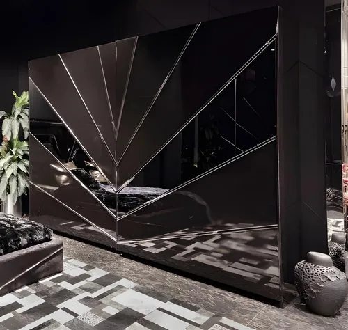 Schwarzer Designer Spiegelschrank für das Schlafzimmer - Moderner Kleiderschrank mit 2 Schwebetüren und verspiegelter Front. Ideal für stilvolle Schlafzimmergestaltung. Maße: 278 x 67,5 x 232 cm, gefertigt aus hochwertigem Holzfurnier.