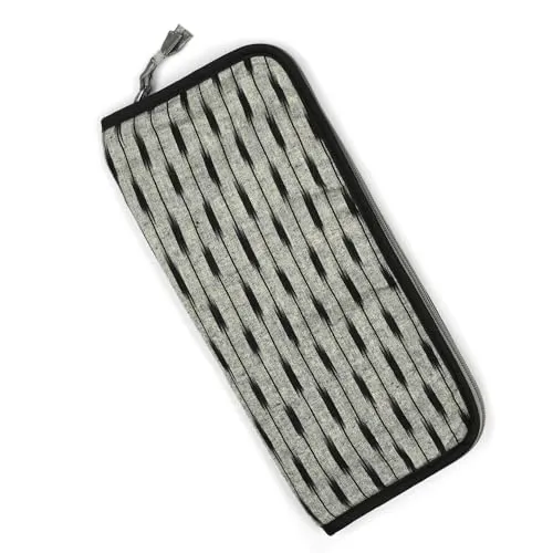 Lantern Moon Circular Needle Case Empty-Ikat - LM350724 - Stricknadeln: Praktische 16-Taschen Aufbewahrung im stilvollen Ikat-Muster, ideal für Ordnung und Transport Ihrer Stricknadeln.