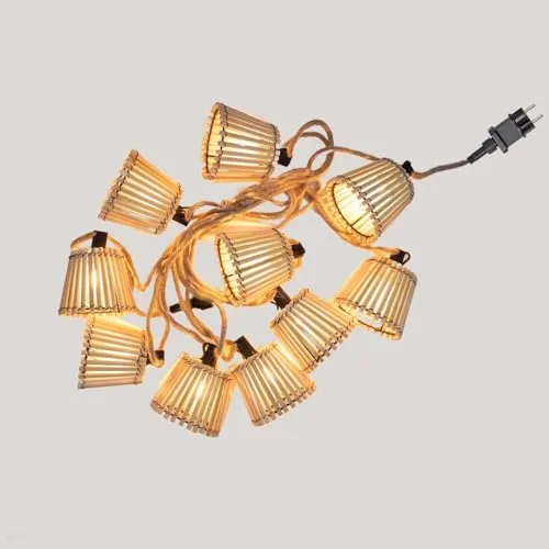 LED Außenlichterkette mit Stecker 5m - Warmweiße Gartenbeleuchtung - Weihnachtsbeleuchtung mit IP44 Schutz, ideal für stimmungsvolle Akzentbeleuchtung auf Terrasse, Balkon oder im Innenraum. Inklusive austauschbaren warmweißen LED-Leuchtmitteln für ein gemütliches Ambiente.