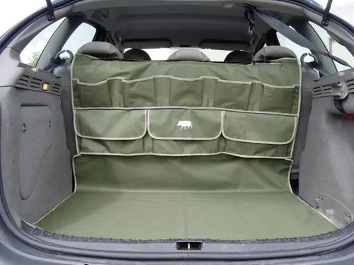 Berger & Schröter 31803 Kofferraumschutz – 100x113 cm - Kofferraummatte (100x113 cm) mit praktischer Rücksitztasche für Ordnung und Sauberkeit im Kofferraum. Ideal für Autofahrer, die ihre Utensilien stets griffbereit haben möchten.
