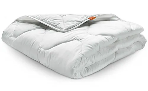 sleepling Ganzjahresdecke 155x200 cm - Bettdecke aus 100% feiner Mikrofaser, allergikerfreundlich und waschbar bis 60 Grad. Ideal für das ganze Jahr, Made in EU und nach Öko-Tex Standard 100 zertifiziert.