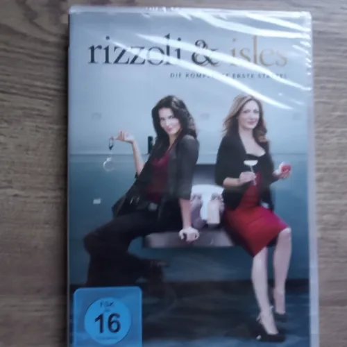 Rizzoli & Isles - Die komplette erste Staffel (3DVDs-NEU-OVP) - Filme: Erleben Sie die spannende Krimiserie mit starken Frauenfiguren und packenden Fällen auf 3 DVDs, ideal für Serienliebhaber!