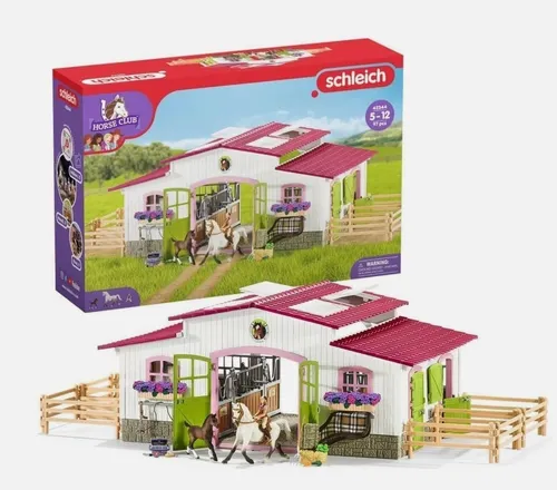 schleich HORSE CLUB Reiterhof mit Reiterin und Pferden 42344 - Tierfiguren für Kinder: Mit 97 Teilen, inklusive 2 Pferden und Zubehör, fördert dieses Set kreatives Spielen und macht es zum idealen Geschenk für Pferde-Fans ab 5 Jahren.