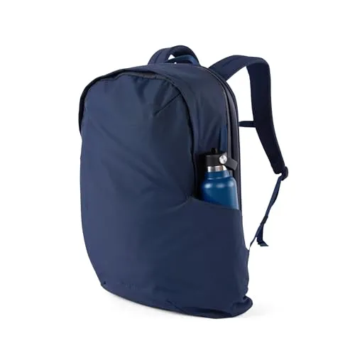Moment Everything Travel Pack Weekender 28L Navy - Fotorucksack für Abenteuer - Praktischer 28L Fotorucksack für Reisen mit speziellen Fächern für Kamera und Zubehör. Ideal für Fotografie-Enthusiasten, die auch im Alltag flexibel bleiben möchten.