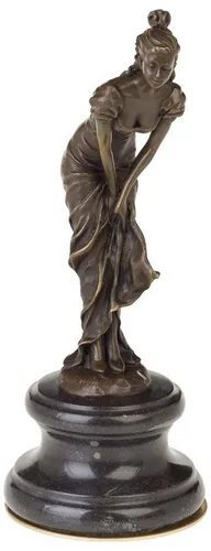 Aubaho Dekoobjekt Bronzeskulptur Antik-Stil Frau Kleid 24cm - Elegante Bronzeskulptur im Antik-Stil, auf einer stabilen Steinplinthe. Handgefertigte Details sorgen für ein einzigartiges Design. Ideal für stilvolle Dekoration in jedem Raum.