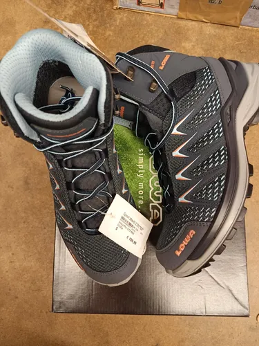 Lowa Innox Pro GTX Mid Ws Damen (Stahlblau/Lachs) - 38 EU - Wanderschuhe für Damen, ideal für alle Wege - wasserfest und atmungsaktiv dank GORE-TEX-Futter, mit hervorragendem Tragekomfort und Dämpfung für lange Wanderungen.