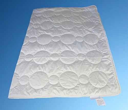 Feinstes Wildseiden Sommerbett 135x200 cm - Hochwertige Bettdecke aus 100% Wildseide, ideal für warme Nächte. Luftig leicht, kühlend und waschbar bis 30°C. Kommt in praktischer Tragetasche.