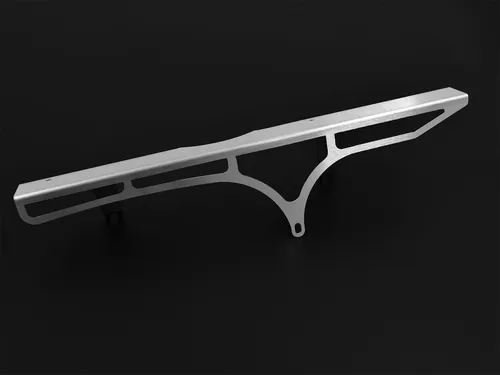 ZIEGER Kettenschutz für Triumph Speed Triple T955 (1999-2002) - Kettenschutz in Silber aus geschliffenem Edelstahl, bietet robusten Schutz vor Schmutz und Beschädigungen, ideal für Triumph Speed Triple T955, Qualität Made in Germany.