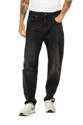 REELL Rave Black Wash Regular-fit-Jeans - Stylische Regular-fit-Jeans mit 5 Gürtelschlaufen und praktischen Taschen, ideal für lässige Outfits. Hoher Tragekomfort durch 98% Baumwolle und 2% Elasthan.