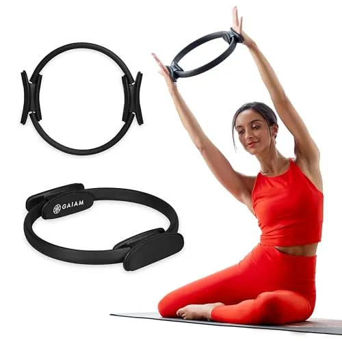 Gaiam Pilates-Ring, Fitnessring mit ca. 38 cm: Leicht und langlebig, Schaumstoff-gepolsterte Griffe, flexibles Widerstandstrainingsgerät zum Straffen von Armen, Oberschenkeln, Beinen und