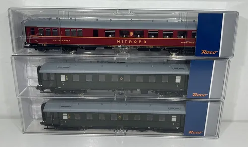 Roco 6200057 H0 Zwickauer Traditionszug 3er-Set - H0 Modelleisenbahn Personenwagen, detailgetreue Nachbildung des historischen Zwickauer Traditionszuges der DR, ideal für Sammler und Eisenbahnfans.