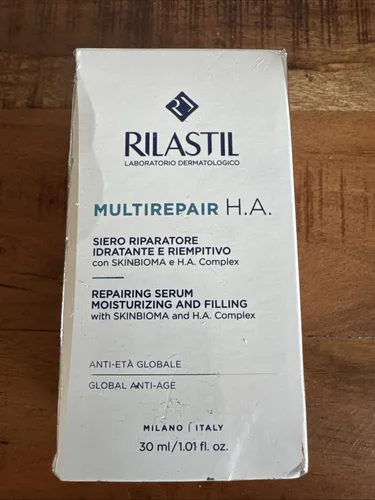 Rilastil Multirepair H.A Serum 30 ml - Tagespflege für intensive Feuchtigkeit, revitalisiert die Haut und sorgt für ein strahlendes Aussehen.