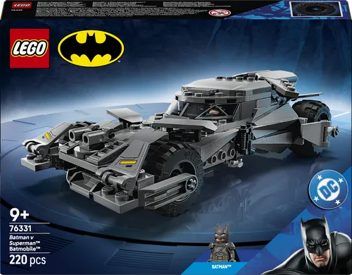 LEGO® Super Heroes 76331 Batman vs. Superman: Batmobil - Vorverkauf - Erlebe spannende Duelle mit dem LEGO Batmobil! Das Set bietet kreative Bauoptionen und detailreiche Minifiguren für endlosen Spielspaß.