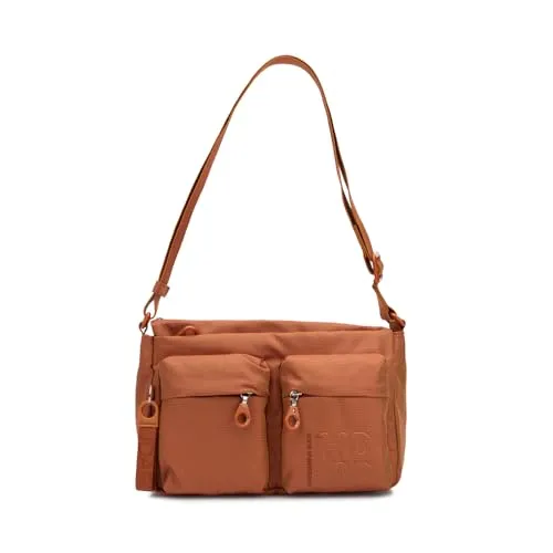 Mandarina Duck Damen Md20 Crossover MD 20, Pumpkin - Umhängetasche aus leichtem Mitrix-Material, das für seine Haltbarkeit und besondere Wirkung bekannt ist. Praktische Innen- und Außentaschen sorgen für Funktionalität im Alltag.