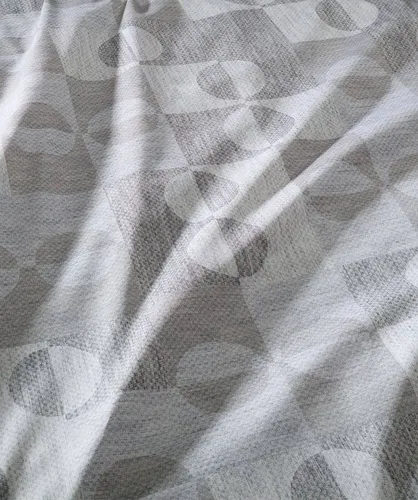 Fleuresse Black Premium Schweizer Satin Bettwäsche Dewsbury - edles Design in Silber - Bettwäsche aus hochwertigem Schweizer Satin, temperaturausgleichend und besonders weich für höchsten Schlafkomfort. Ideal für ein elegantes Schlafzimmer.