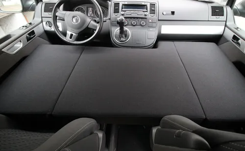 Easy Camper Germany Kinderbett VW T5/T6 Multivan - Hochwertiges Kinderbett mit 10 cm Matratze, inklusive praktischer Transporttasche. Ideal für kleine Abenteurer im VW Multivan.