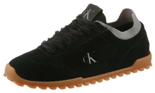 Calvin Klein LOW PROFILE RUN MG SUE DB LACES Sneaker – Stylische Freizeitschuhe mit Profilsohle - Die Sneaker »LOW PROFILE RUN MG SUE DB LACES« von Calvin Klein bieten dank profilierter Gummi-Sohle sicheren Halt. Das pflegeleichte Obermaterial aus Textil und Veloursleder sorgt für einen lässigen Look und hohen Tragekomfort.