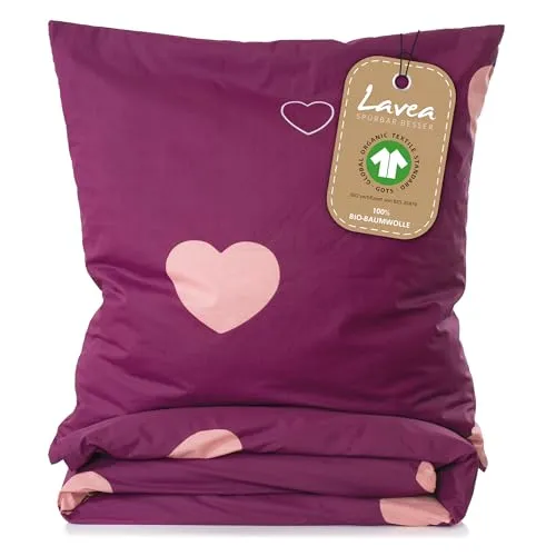 Lavea® Milena Kinderbettwäsche Set, 100% Bio-Baumwolle mit Herzmotiv - Weiche Kinderbettwäsche aus 100% Bio-Baumwolle, ideal für ein angenehmes Schlafklima. Praktischer Reißverschluss für einfaches Beziehen. Pflegeleicht und robust, bis 60 Grad waschbar. Zeitloses Design in Bordeaux-Rosa.