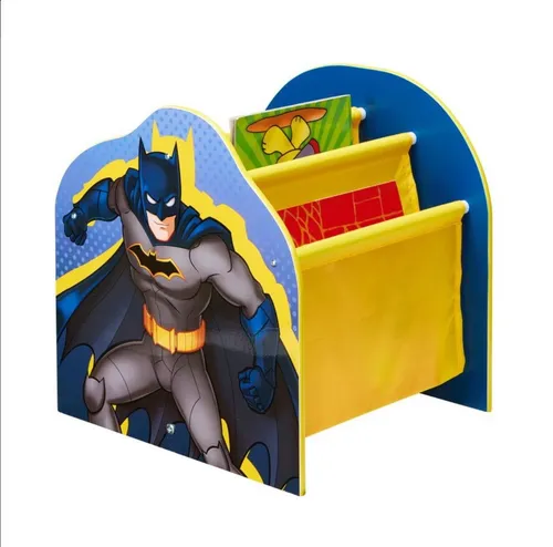 Batman Hängefach-Bücherregal für Kinder - Farbenfrohes Kinderzimmermöbel mit vier Stoffhängefächern im Batman-Design, ideal für die Aufbewahrung von Büchern in verschiedenen Formaten. Perfekt für Kleinkinder ab 18 Monaten.