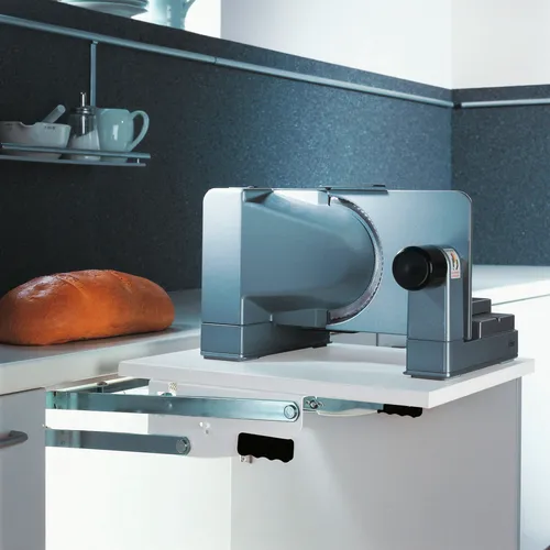 Kesseböhmer Auszugsboden Schwenkbeschlag - Tragkraft 10 kg - Zubehör für Möbel mit innovativer Parallelschwenkmechanik, ideal für effiziente Raumnutzung und langlebigen Einsatz.