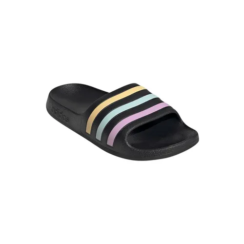 ADIDAS Adilette Aqua K - Kinder Badeschuhe in Schwarz - Kinder-Badeschuhe mit rutschfester Sohle und wasserfreundlichem Material – ideal für Strand und Schwimmbad. Leicht und bequem für maximalen Komfort den ganzen Tag!