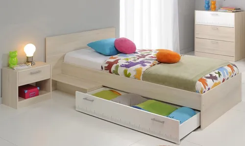 Parisot Stauraumbett Charly, (3-tlg) - Praktisches Jugendzimmer-Set mit Bett, Nachttisch und Schubkastenkommode, inklusive geräumigem Bettschubkasten auf Rollen und flexibler Ablagefläche – ideal für kleine Räume.