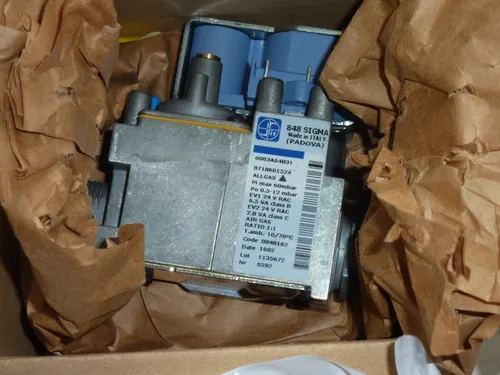 Buderus Gasarmatur mit Dichtung 8718601950 - Sonstige Elektroinstallationsartikel, zuverlässige Gasarmatur mit Dichtung für sichere und effiziente Gasinstallationen.