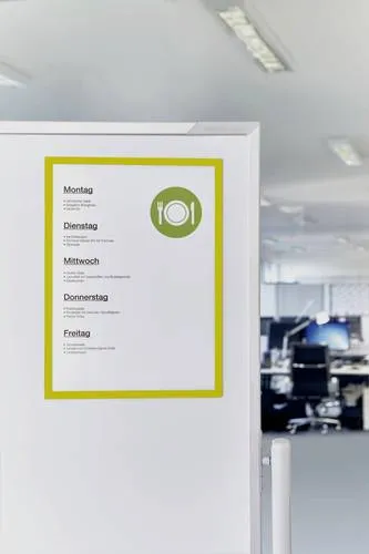 Magnetoplan 1130402 Magnetrahmen Gelb DIN A3 - Farbiger Magnetrahmen für DIN A3, ideal zum Aushängen betrieblicher Informationen im Büro, Lager und für TQM-Infotafeln.