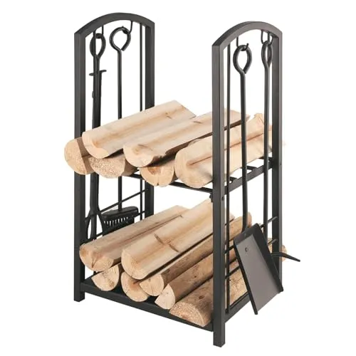 raik 21.00.208.2 Holzregal & Kaminbesteck Set 4-TLG., schwarz - Kaminbesteck Set mit Holzkorb, 4-teilig inklusive Schaufel, Zange, Besen und Schürhaken, ideal für stilvolle Kaminpflege und Aufbewahrung.