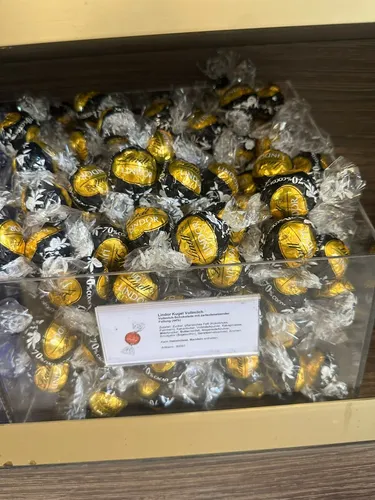 Lindt LINDOR Kugeln 70% Kakao Extra Dunkel | 136 g Beutel in braun von Lindt