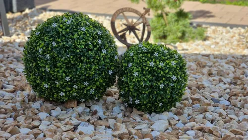 Kunstpflanze Jasmin Deko Kugel aus Kunststoff – Immergrün für Ihr Zuhause - Hochwertige Deko Kugel aus Kunststoff mit naturgetreuer Jasmin-Nachbildung. UV-beständig und langlebig, ideal für Innen- und Außenbereich. Erhältlich in 3 Größen für jede Dekorationsidee.
