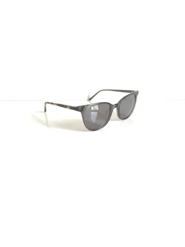 DKNY DK507S 014 GREY Damen Sonnenbrille - Stylische Damen Sonnenbrille von DKNY mit leichtem Acetatrahmen und 100% UVB 400-Schutz für optimalen Sonnenschutz.