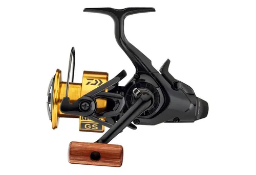 Daiwa Rolle GS BR LT 3000 - Freilaufrolle mit Retro Design - Angelrollen mit ATD Bremssystem für maximale Sensibilität und eine geschmiedete Longcast ABS Spule für hohe Wurfweiten. Ideal für Karpfenangeln und einfach im Transport.
