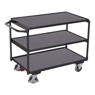 Cordes Tischwagen 3 Ladeflächen RAL 7016 - Vielseitiger Tischwagen mit drei Ladeflächen in RAL 7016, ideal für Werkstätten und Lager. Robuste Stahlkonstruktion, ergonomischer Schiebegriff und kompakte Bauweise für effizienten Materialtransport.
