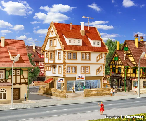 Vollmer N 47664 Bausatz - Gewerbebau im Maßstab 1:160 aus hochwertigem Kunststoff, ideal für Modelleisenbahnen der Spur N und ein tolles Messeangebot!