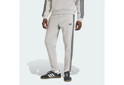 adidas Originals 3-Streifen Jogginghose - Die adidas Originals 3-Streifen Jogginghose bietet eine schmale Passform für eine elegante Silhouette. Der weiche, angeraute Stoff und der elastische Bund mit Kordelzug garantieren optimalen Komfort und sportlichen Style.