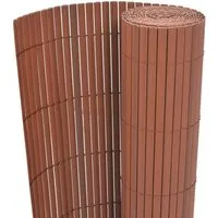 vidaXL Gartenzaun Doppelseitig PVC 90 x 500 cm Braun - Gartenzäune aus strapazierfähigem PVC, ideal zur Abgrenzung von Gartenbereichen oder als Sichtschutz. Witterungsbeständig und einfach zuzuschneiden, für individuelle Anpassungen in deinem Außenbereich.