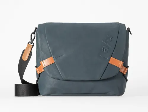 Kurier- & Schultertaschen Blau von aunts & uncles