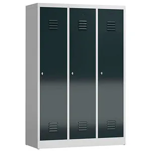 ClassiX Spind X-515138, 3 Abteile mit Drehriegelschloss - Robuster Spind aus Stahlblech mit 3 Abteilen für Schwarz-Weiß-Trennung, ideal für Arbeitsstätten. Inkl. Hutboden, Kleiderstange und Lüftungsschlitzen. Montierte Lieferung direkt ab Werk.