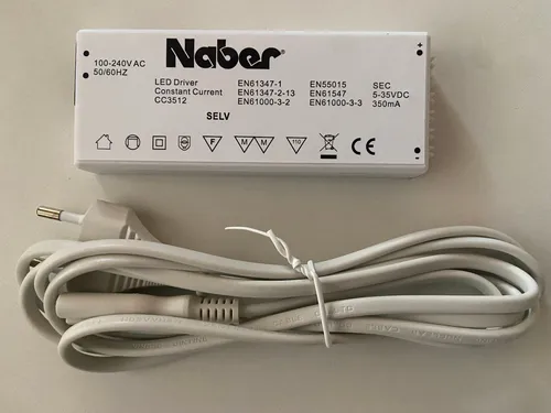 Naber LED Konverter 19 weiß 7064005 - Energiesparlampen, leistungsstarker 12 Watt Konverter mit 6fach Verteiler und 2000mm Netzanschlussleitung für eine effiziente LED-Beleuchtung.