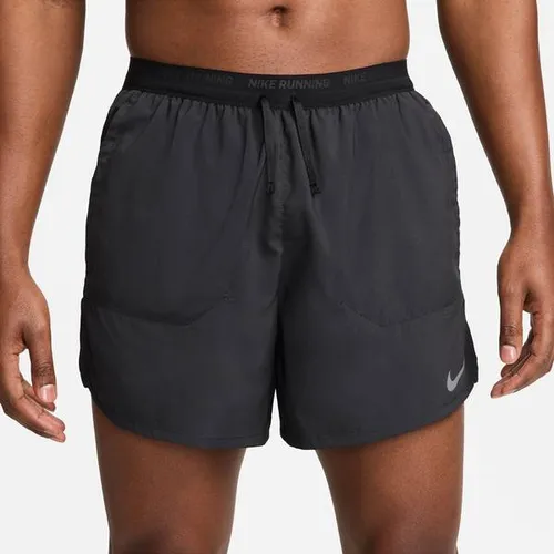 Nike Flex Stride Funktionsshorts Herren - Schwarz, Größe XL - Nachhaltige, schmal geschnittene Funktionsshorts mit Dri-FIT-Technologie für optimale Feuchtigkeitsregulierung; ideal für sportliche Aktivitäten und Outdoor-Einsätze.