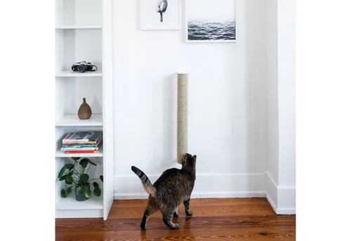 LucyBalu CATWALK Kratzsäule für Katzen - 70 cm - Stylische Kratzsäule für Katzen in Weiß. Ideal zur Krallenpflege, mit austauschbarem Kratzstamm. Perfekte Wandmontage für platzsparende Nutzung.